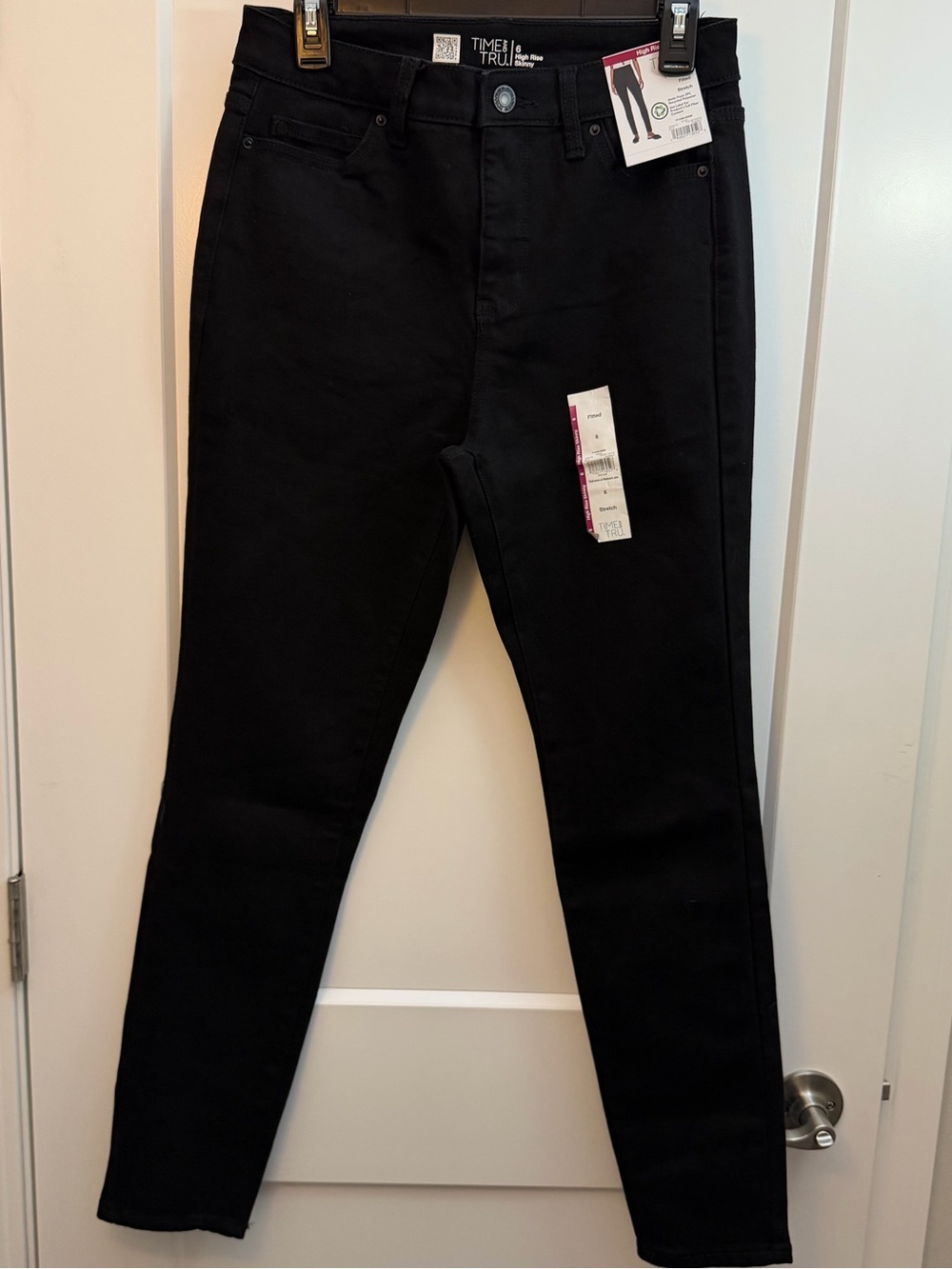 Time and Tru Women’s Black High-Rise Skinny Jeans